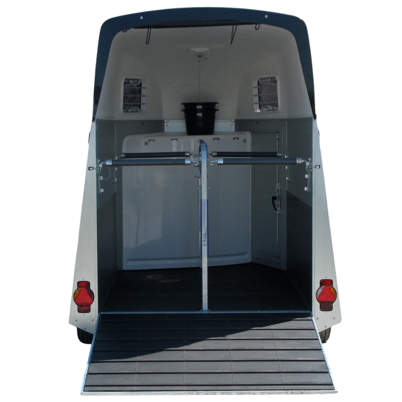 Humbaur Equitos Alu Plus 2400 Sattelkammer & Seitentrittschutz – Bild 2